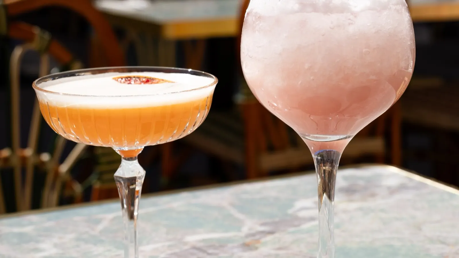 Cocktails de Casa Capri préparés au bar